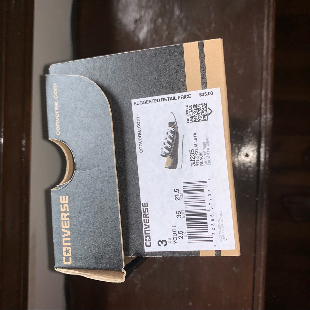 Converses - Picture 2 of 4